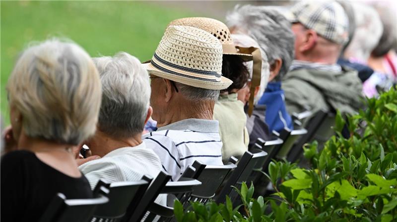 Sollen die Bezüge der Rentnerinnen und Rentner auch in einigen Jahren stabil bleiben? (Illustration) 