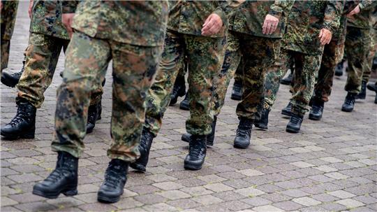 Sollten deutsche Soldaten in die Ukraine geschickt werden? Viele Politiker in Niedersachsen sind zurückhaltend. (Archivbild)