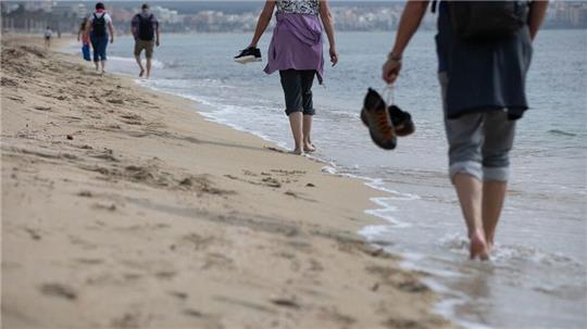 Sommer, Sonne, Strand: Zu den beliebtesten Reisezielen der Deutschen zählt wieder einmal Spanien. (Archivbild)