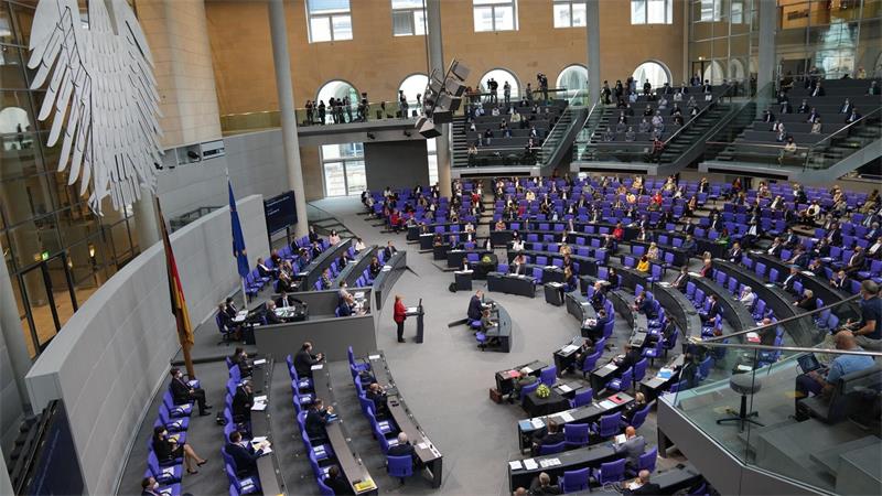Kritik an Kabinettsumbildung ohne sofortige Vereidigung Sondersitzungen in der Sommerpause sind selten - aber nicht ungewöhnlich. (Archivbild)