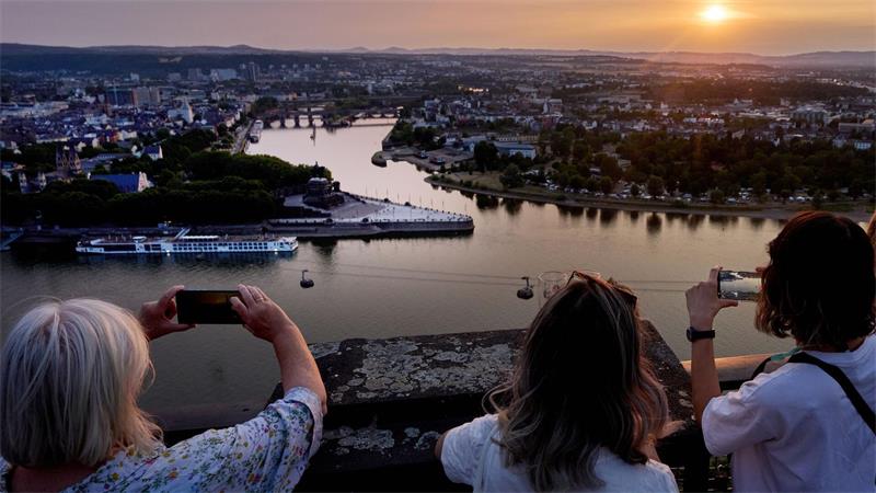 Sonnenuntergang beim Welt-Musikfestival Horizonte