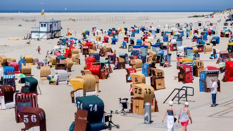 Sonniges Strandwetter gab es in den ersten Wochen der niedersächsischen Sommerferien kaum. (Archivbild) 