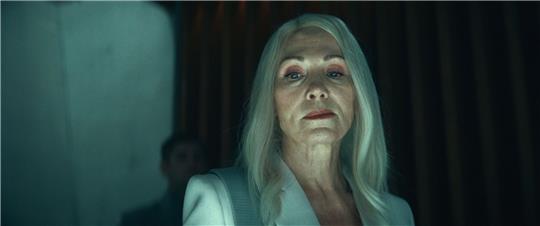 Sophie Theissen (Iris Berben) macht Geschäfte mit Lebensjahren.