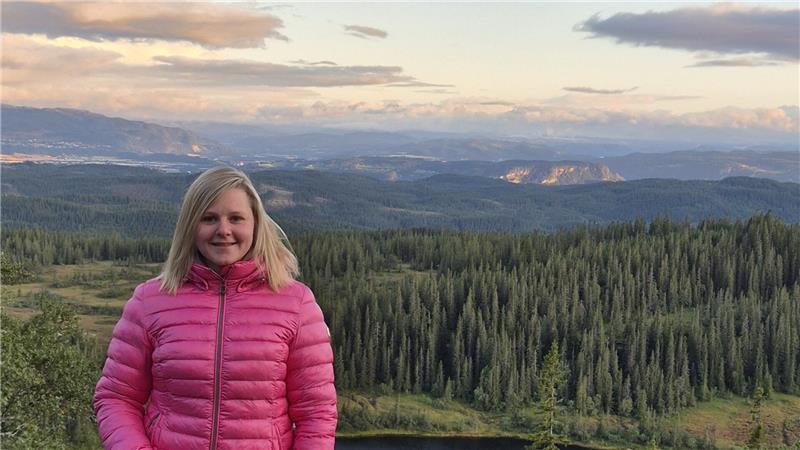 Sophie Wiedehage in der Natur.