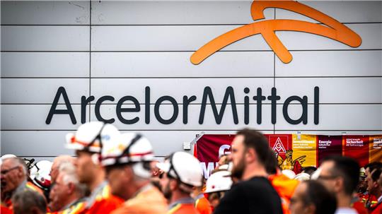 Sorgen um die Zukunft: ArcelorMittal-Beschäftigte haben Ende Juni bei einer Kundgebung ihrem Ärger Luft gemacht.