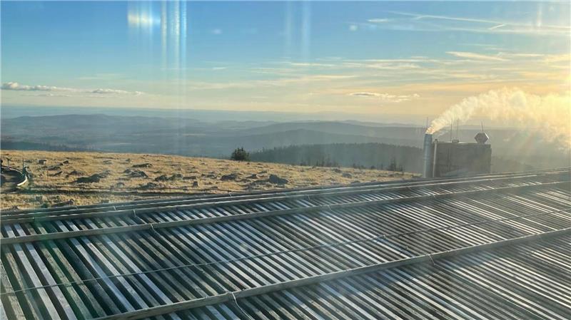 Ein Blick auf die Umgebung aus dem Zimmer des Brockenhotels