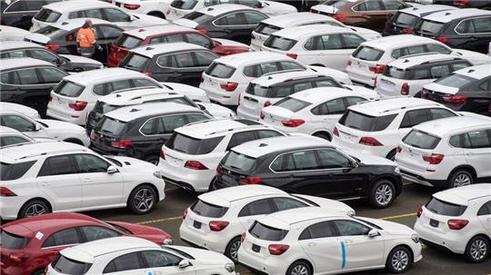 Sowohl BMW als auch Mercedes kämpfen um ihre Absätze in China. (Symbolbild)