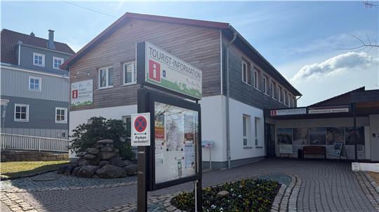 Sowohl die Braunlage-Tourismus-Gesellschaft als auch die Braunlage-Tourismus-Marketing-Gesellschaft haben ihren Sitz in der Tourist-Info in Baunlage.
