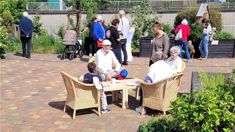 Sowohl drinnen als auch draußen können die Gäste zwanglos verweilen.