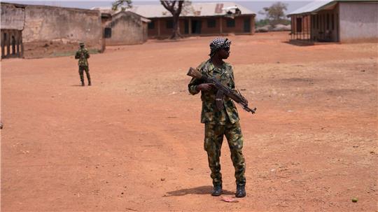 Sowohl kriminelle Banden als auch Terrormilizen entführen immer wieder Schulkinder in Nigeria. (Archivbild)
