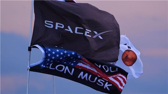 Space X übernimmt Cursor. Das Start-up vertreibt Software-Tools, die Programmierern dabei helfen sollen, Code effizienter zu schreiben und Fehler schneller zu beheben.