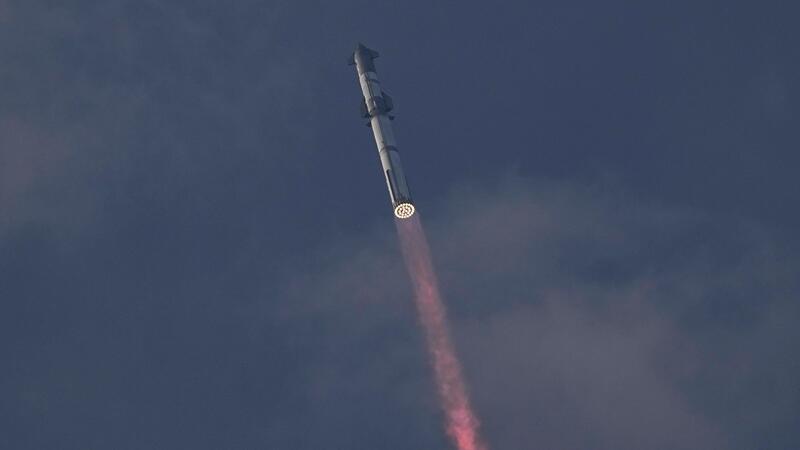 SpaceX’s Mega-Rakete Starship bei ihrem dritten Testflug - ein weiterer Teststart steht bevor.