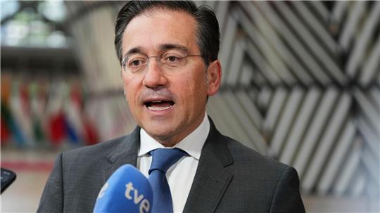 Spanien hat Bundeskanzler Friedrich Merz (CDU) mangelnde Solidarität angesichts der Kritik von US-Präsident Donald Trump an dem Nato-Partner vorgeworfen.