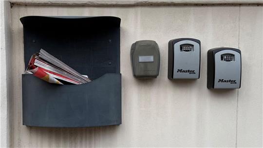 Spanien hat die Löschung von mehr als 65.000 Airbnb-Anzeigen angeordnet. Sie würden gegen gesetzliche Vorschriften verstoßen.  