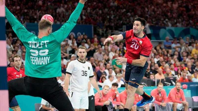 Dank Wolff: Deutschlands Handballer spielen um Olympia-Gold Spanien verzweifelte in der ersten Halbzeit an DHB-Keeper Andi Wolff.