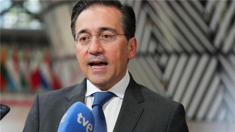 Spaniens Außenminister José Manuel Albares hat sich „überrascht“ über das Schweigen von Bundeskanzler Friedrich Merz angesichts scharfer Angriffe von US-Präsident Donald Trump auf Spanien geäußert. 