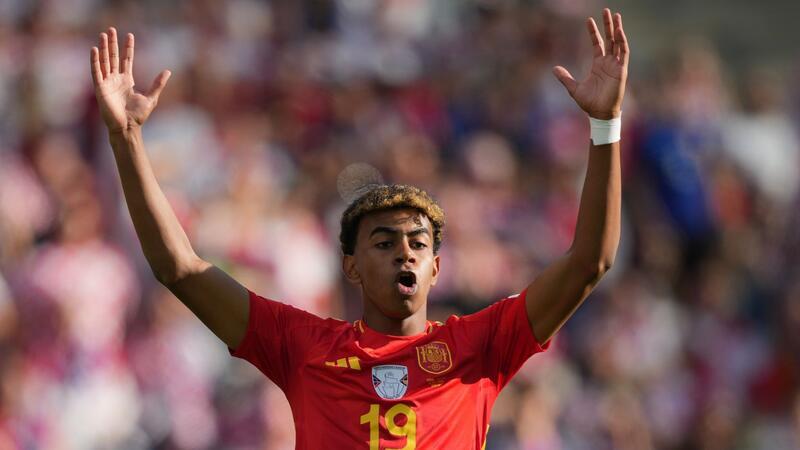 „Baby an Bord“: Spaniens Teenie Yamal ist „pures Gold“ Spaniens Jung-Talent Lamine Yamal machte gegen Kroatien ein starkes Spiel.