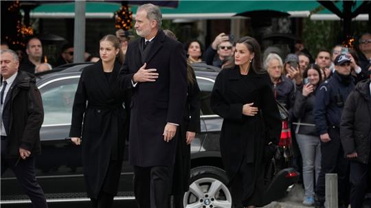 Spaniens König Felipe und seine Familie nehmen Abschied von der „schrulligen Tante“.