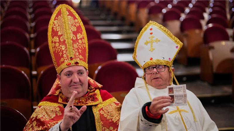 Spaniens Weihnachtslotterie ist mehr als ein Glücksspiel – sie ist ein nationales Ritual, bei dem sich viele verkleiden.