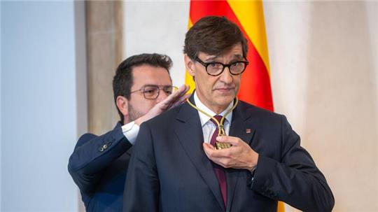 Spanische Medien sprachen von einem Neuanfang für die seit Jahren vom Streit um die Unabhängigkeit geplagte Region.