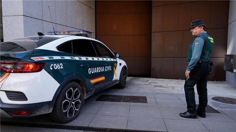 Deutsche Kinder in Spanien aus „Horrorhaus“ befreit Spanische Polizisten haben drei Kinder befreit, die von ihren deutschen Eltern jahrelang zu Hause in der nordspanischen Stadt Oviedo eingesperrt worden waren.