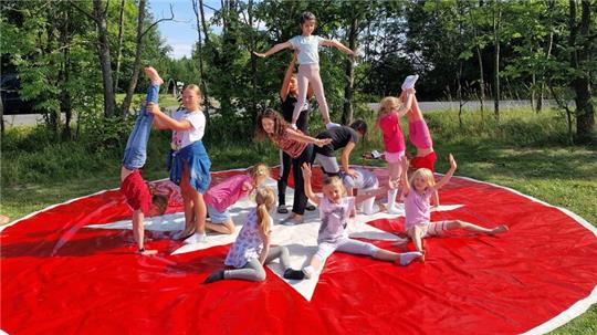Spannung und Konzentration: Bei der Bodenakrobatik ist Körperspannung gefragt.