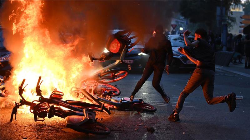 Spannungen zwischen PSG-Fans und der Polizei nach dem Sieg von PSG.
