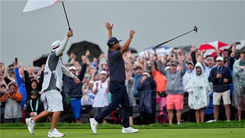 Zwei Zauber-Schläge zum Triumph: Spaun gewinnt US Open Spaun jubelt nach dem 20-Meter-Putt zum Sieg.