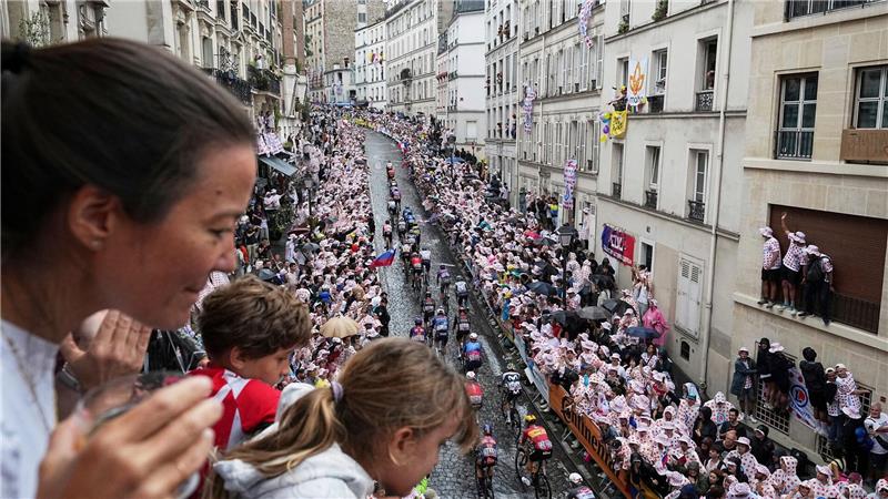 „Großer Moment“: Lipowitz wird Tour-Dritter - Pogacar siegt Spektakel auf dem Montmartre: In Paris endete die 21. Etappe der Tour.
