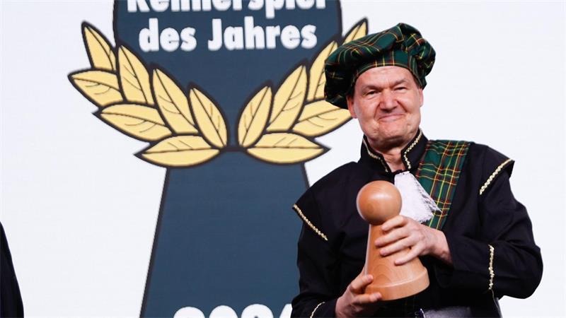 Partyspiel „Dito!“ ist das Spiel des Jahres 2026 Spiele-Autor Reiner Knizia hat für „Rebirth“ die Auszeichnung in der Kategorie „Kennerspiel des Jahres“ gewonnen.