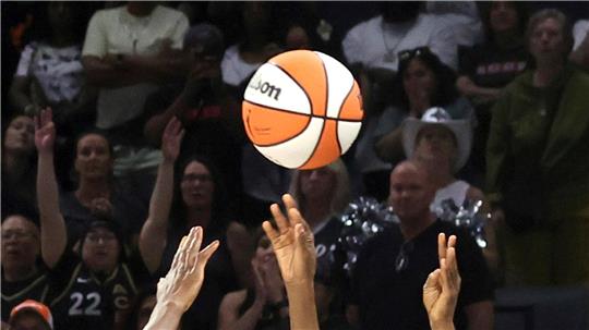 Spiele der WNBA wurden zuletzt mehrfach gestört - durch aufs Spielfeld geworfenes Sexspielzeug.