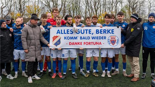 Spieler und Verantwortliche des Goslarer SC 08 schicken beste Genesungswünsche an ihren Betreuer, der in Lebenstedt zusammengebrochen war. Auch der VfL Oker schließ sich der Aktion an