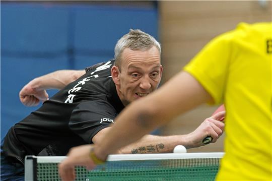 Spitzenmann Pascal Hoffmann ist einmal mehr verlässlicher Punktesammler für den VfL Oker, der den Doppelspieltag der Landesliga mit Sieg und Niederlage abschließt. Foto: Drechsler