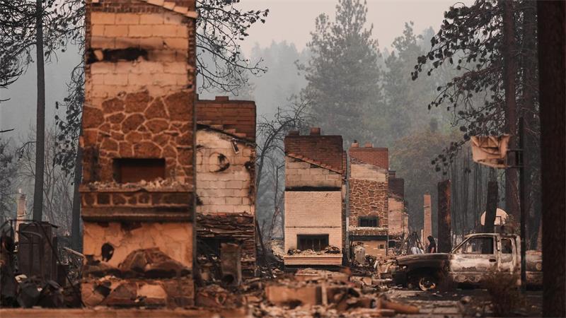 Spokane  im US-Bundesstaat Washington nach dem Waldbrand: Nur Schornsteine stehen noch
