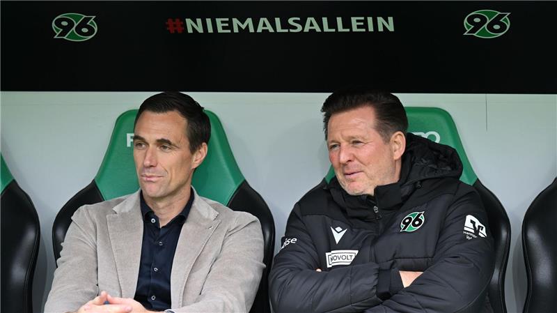 Sport-Geschäftsführer Marcus Mann (l.) und Trainer Christian Titz von Hannover 96. 