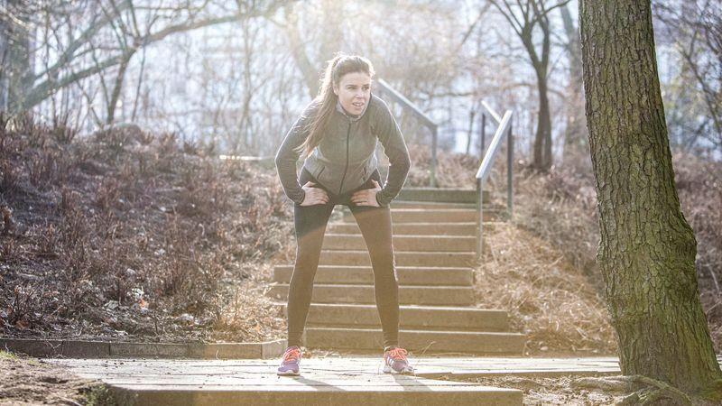 So halten Sie sich mit Sport auch im Winter fit Sport bei Minusgraden ist anstrengend. Foto: Christin Klose/dpa