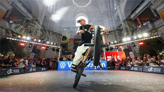 Sport im Rathaus: Die BMX-Fahrer hatten bei den Finals einen ganz besonderen Wettkampf. 