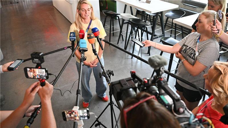 Schon wieder tragische Heldin: Gwinns EM-Traum geplatzt Sportdirektorin Künzer spricht über die Folgen des Gwinn-Ausfalls.