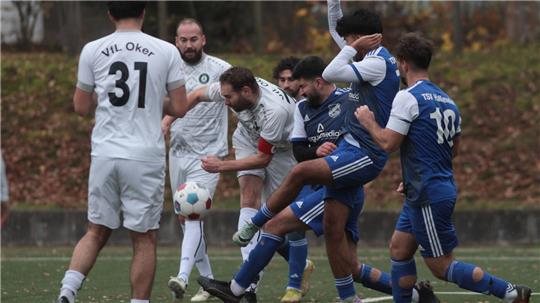 Sportlich läuft es für das Bezirksliga-Team des VfL Oker, das aber vereinsintern umstritten ist.
