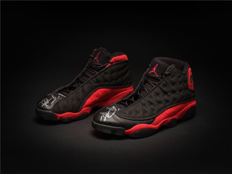 Jordan-Sportschuhe könnten bei Auktion Millionen einbringen Sportschuhe des Ex-Basketball-Stars Michael Jordan - sie könnten bei einer Versteigerung bis zu vier Millionen Dollar einbringen.
