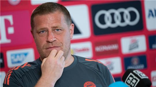 Sportvorstand Max Eberl äußert sich im Teamhotel des FC Bayern in Orlando zu Leroy Sané.