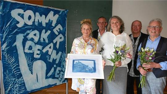 Sprechen zum 40. Geburtstag der Sommerakademie (v.li.): Oberbürgermeisterin Urte Schwerdtner, Hans Manhart, Ulrike Triebel, Hausleiter Heiko Eifling und Dierk Landwehr. Foto: Kempfer