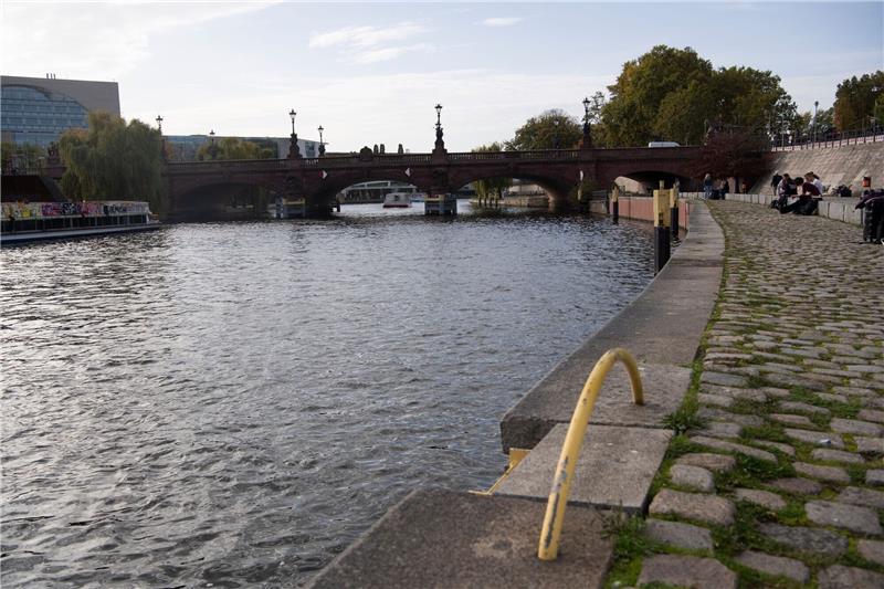 Städtepartnerschaft: Was Berlin von Paris lernen kann Spree oder Seine: 35 Jahre besteht die Städtepartnerschaft zwischen den beiden europäischen Metropolen Berlin und Paris.