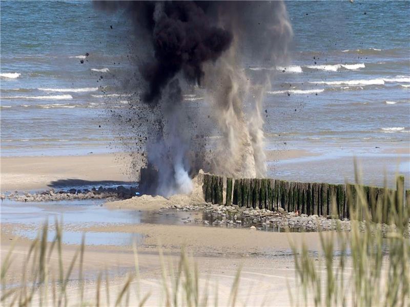 Sprengung einer alten Mine auf Wangerooge.