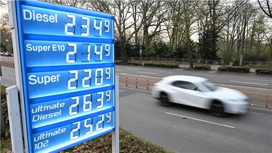 Sprit ist nach wie vor teuer - aber nicht mehr so teuer wie noch vor einigen Tagen. 