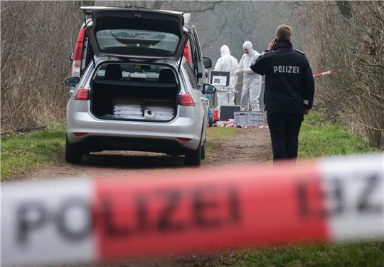 Spurensicherung am Tatort. Symbolfoto: picture alliance / Arne Dedert/dpa | Arne Dedert
