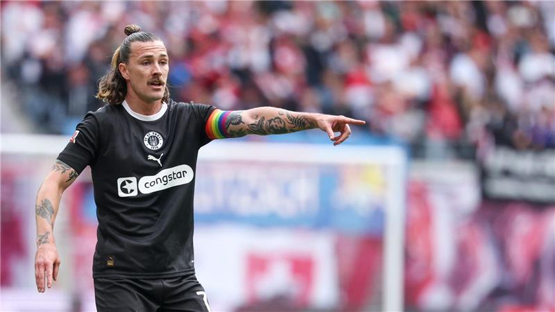 Einer aus drei: Wer rettet sich in die Relegation? St. Paulis Hoffnungsträger: Kapitän Jackson Irvine. (Archivbild)