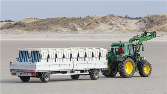 St. Peter-Ording eröffnet die Strandkorbsaison.