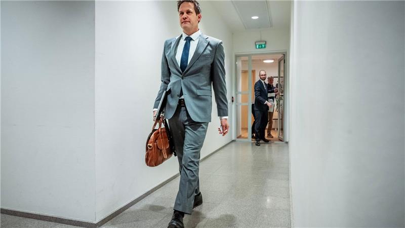 Staatsanwalt Sturla Henriksbø befragte den Sohn der norwegischen Kronprinzessin im Gerichtssaal. 