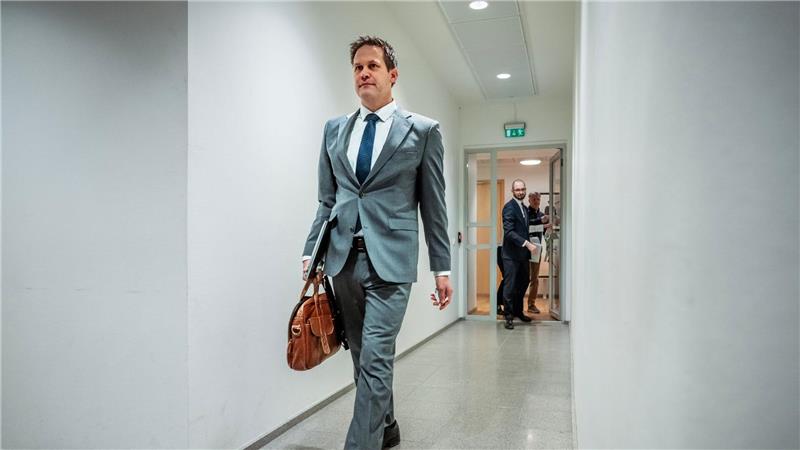 Staatsanwalt Sturla Henriksbø wollte heute eigentlich sein Plädoyer fortsetzen und bekanntgeben, welches Strafmaß er für den Sohn der norwegischen Kronprinzessin fordert. 